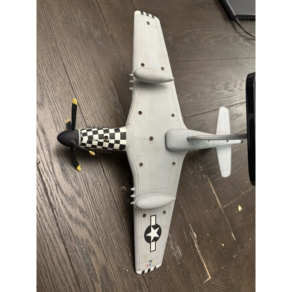 MUSTANG Model Metal Airplane P-51D Big Beautiful Doll Fighter Squadron  Desk Top